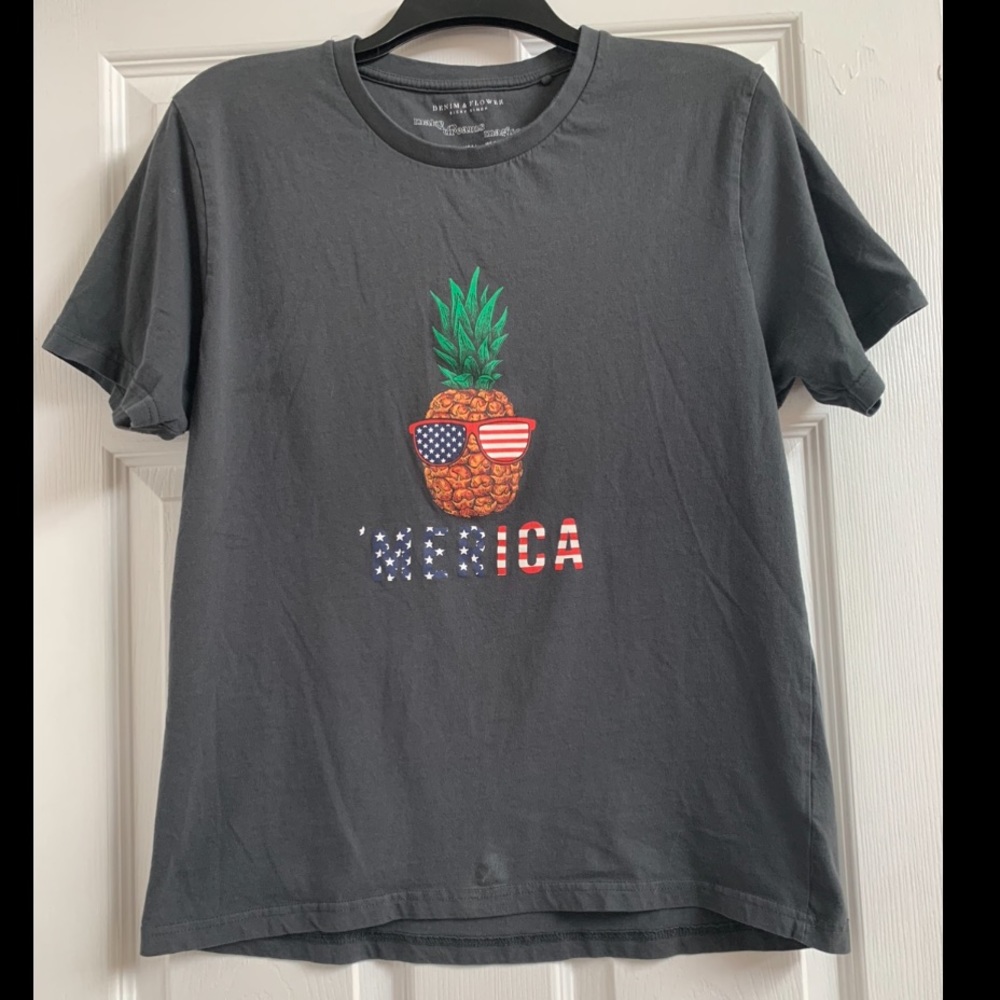 Men’s Gray ‘Merica Pineapple T-Shirt. Size: Large